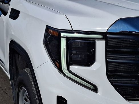 Used 2024 GMC Sierra 1500 Pro w/ Convenience Package image 9