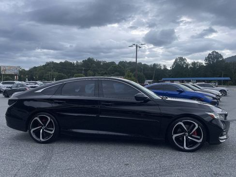 Used 2018 Honda Accord Sport image 7