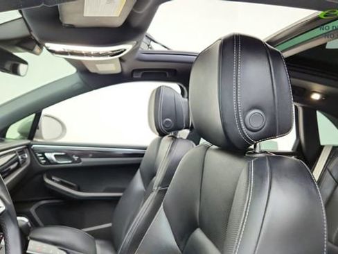 Used 2024 Porsche Macan AWD/4WD image 32