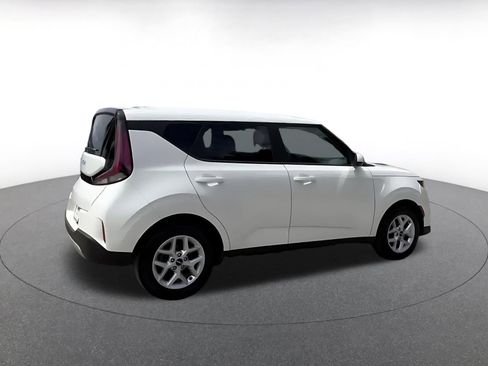 Used 2025 Kia Soul LX w/ LX Technology Package FWD image 15