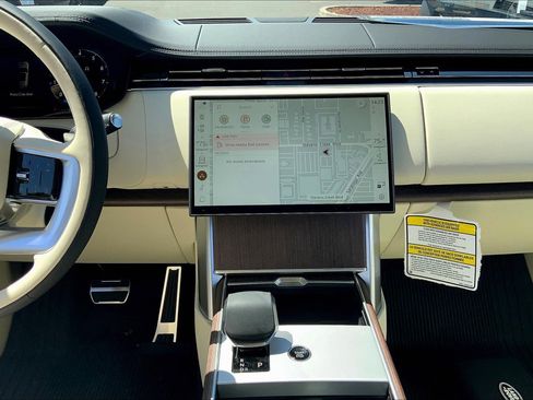 New 2025 Land Rover Range Rover SE image 7