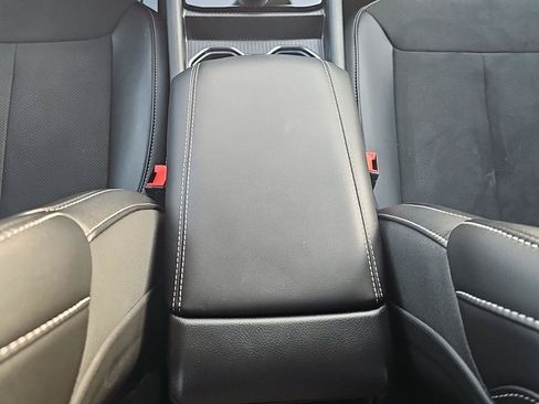 Used 2025 Jeep Grand Cherokee Altitude RWD image 14