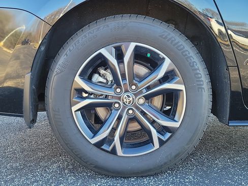 Used 2025 Toyota Sienna Platinum image 5