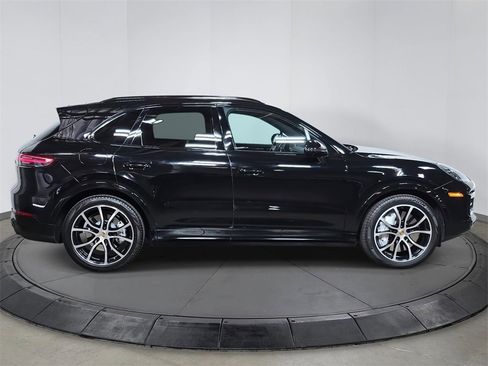 Used 2019 Porsche Cayenne Turbo image 8