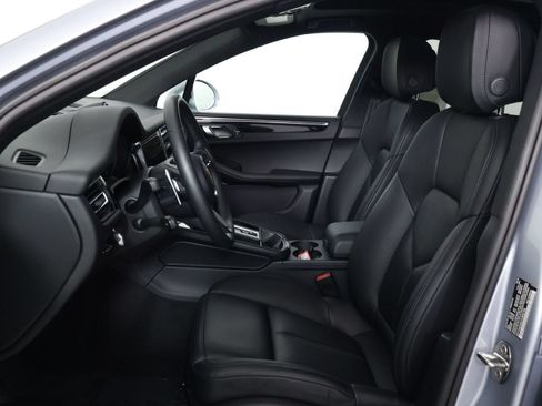 Certified 2026 Porsche Macan AWD/4WD image 5