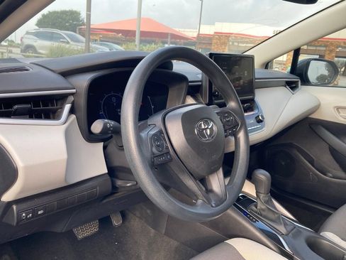 Used 2026 Toyota Corolla LE FWD image 9