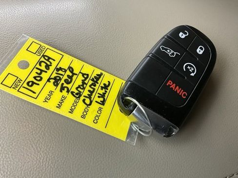 Used 2018 Jeep Grand Cherokee Limited image 31