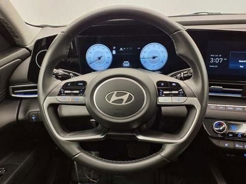 Used 2025 Hyundai Elantra SEL image 27