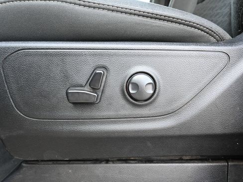 Used 2025 RAM 1500 Big Horn AWD/4WD image 8