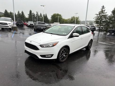 Used 2017 Ford Focus SEL FWD image 3