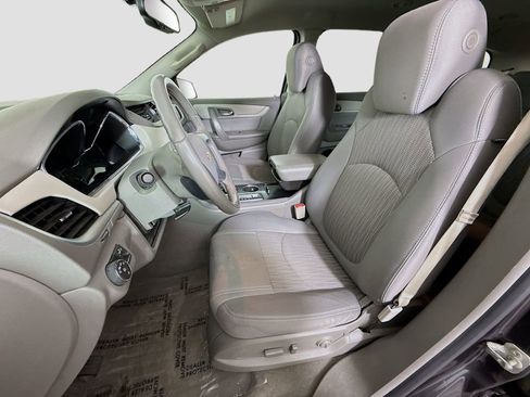 Used 2017 Chevrolet Traverse LT image 20