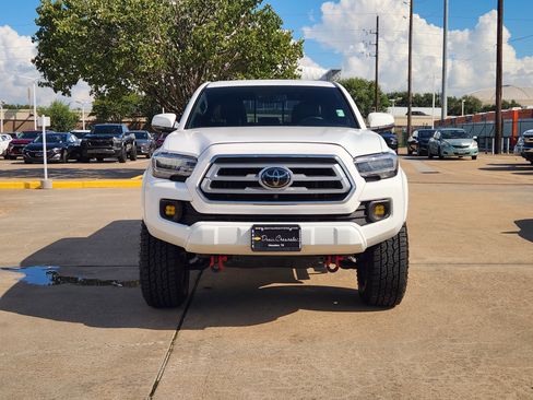 Used 2023 Toyota Tacoma Limited AWD/4WD image 3