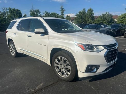 Used 2019 Chevrolet Traverse Premier w/ Driver Confidence II Package FWD image 3
