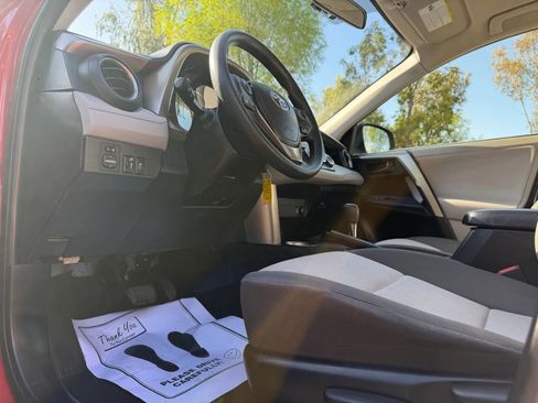 Used 2013 Toyota RAV4 LE image 10