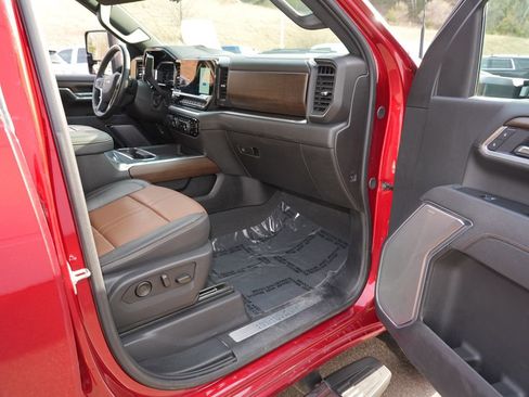 Used 2025 Chevrolet Silverado 3500 High Country w/ High Country Premium Package AWD/4WD image 29
