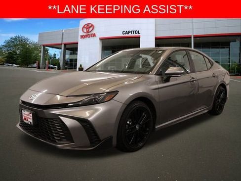 Used 2025 Toyota Camry SE image 8