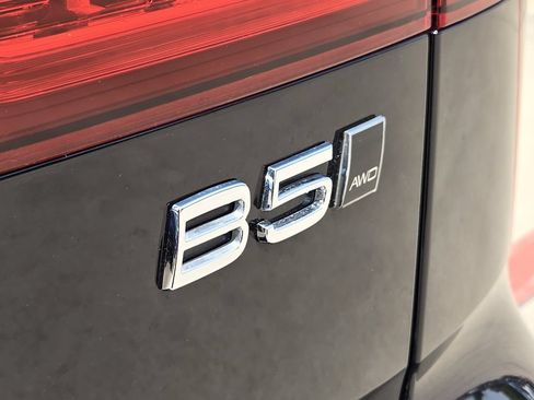 Used 2025 Volvo V60 B5 Cross Country Plus AWD/4WD image 16