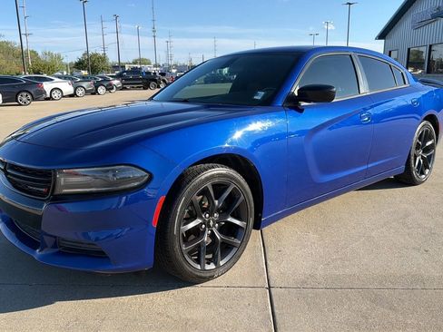 Used 2019 Dodge Charger SXT w/ Blacktop Package image 4