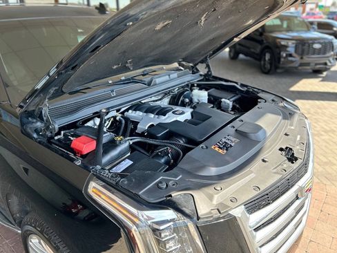 Used 2017 Cadillac Escalade Luxury AWD/4WD image 90
