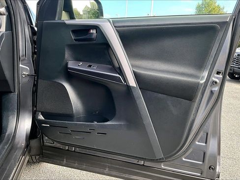 Used 2017 Toyota RAV4 LE w/ Carpet Mat Package AWD/4WD image 19