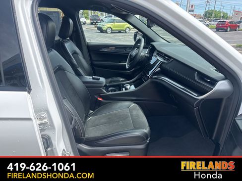 Used 2023 Jeep Grand Cherokee Altitude AWD/4WD image 34