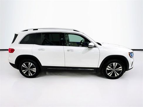 Certified 2025 Mercedes-Benz GLB 250 4MATIC image 4
