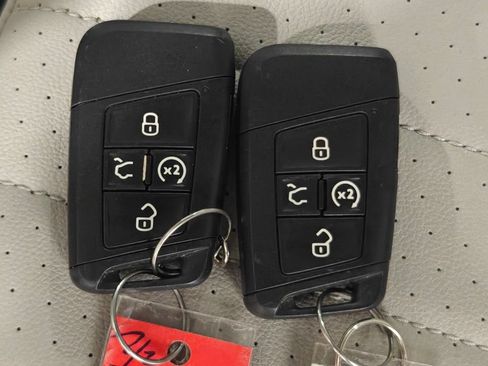 Used 2024 Volkswagen Tiguan SE AWD/4WD image 12