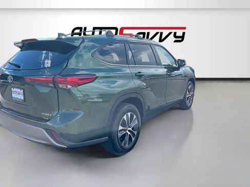 Used 2023 Toyota Highlander XLE w/ Protection Package #3 (TMS) FWD image 7
