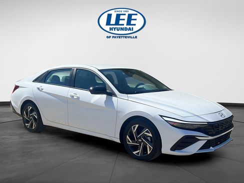 Certified 2025 Hyundai Elantra Sport FWD image 7