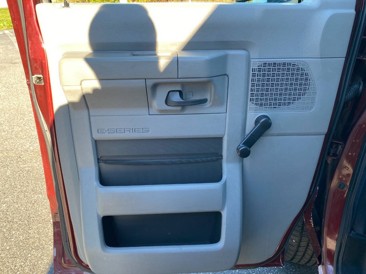 Used 2009 Ford E-350 and Econoline 350 Super Duty RWD image 11