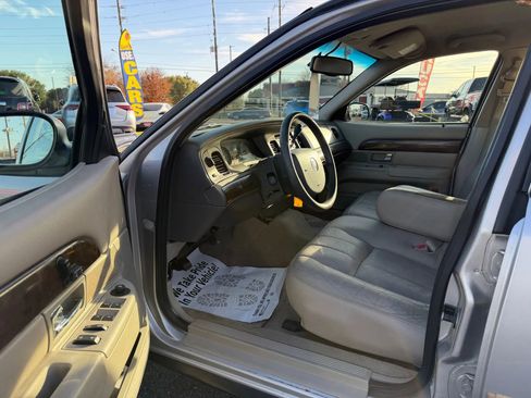 Used 2011 Mercury Grand Marquis LS image 2