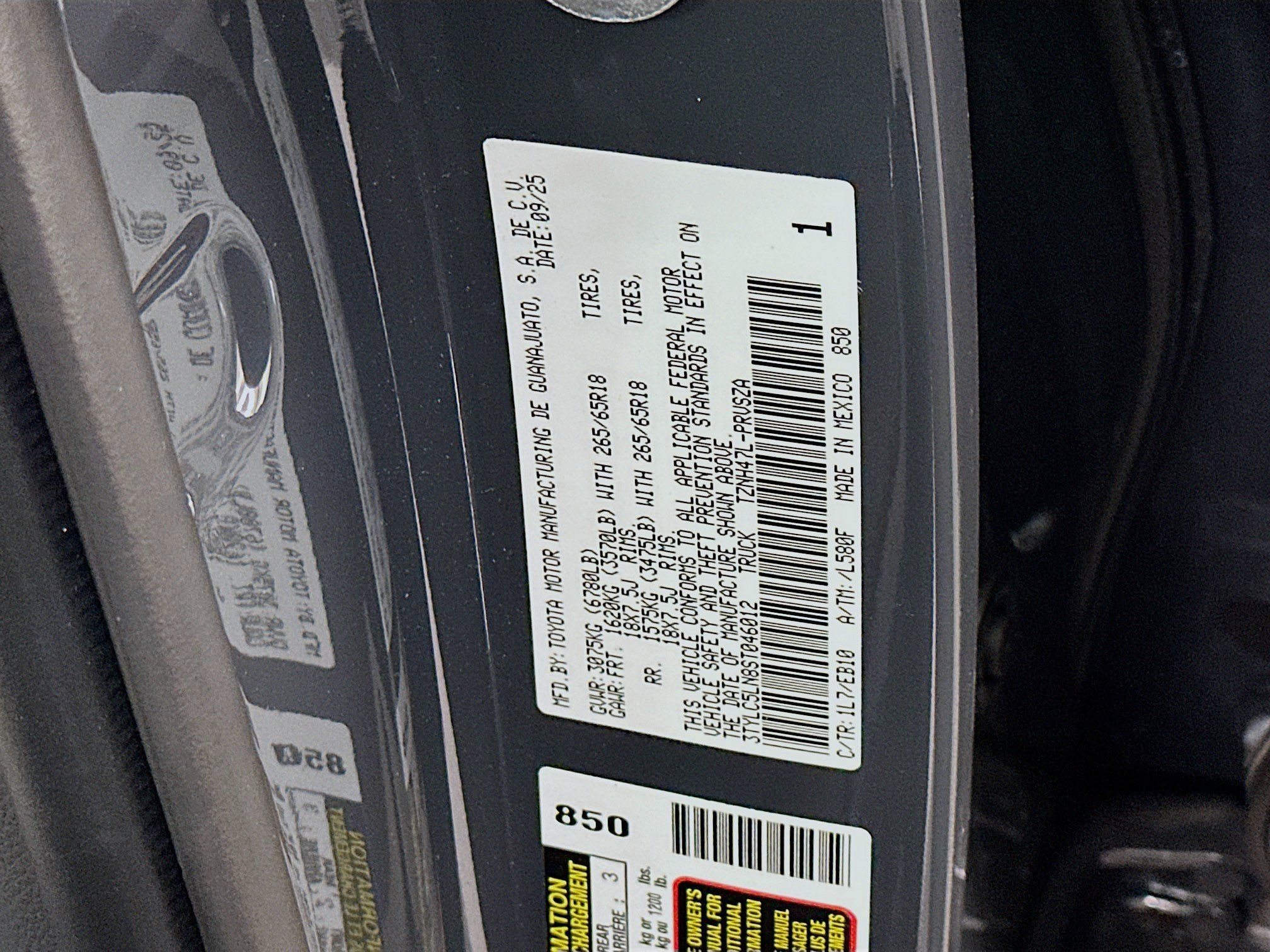 Used 2025 Toyota Tacoma Limited AWD/4WD image 12