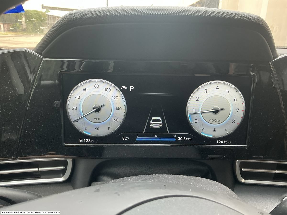 Used 2022 Hyundai Elantra SEL w/ Convenience + Premium Package FWD image 12