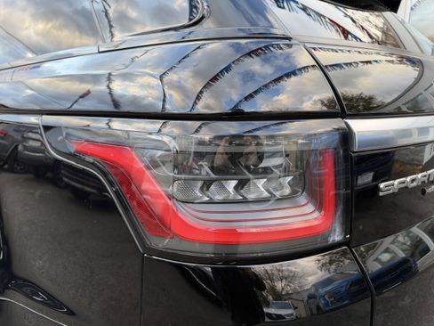 Used 2020 Land Rover Range Rover Sport HSE image 16