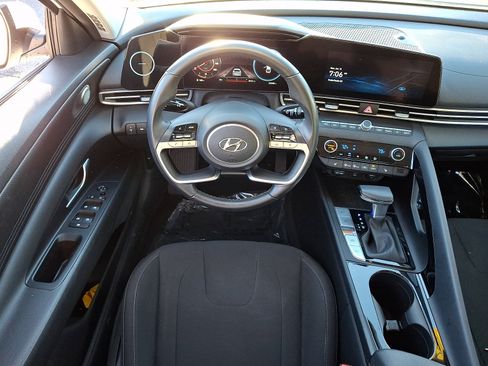 Used 2023 Hyundai Elantra SEL w/ Convenience Package FWD image 12
