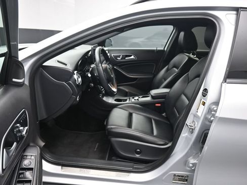 Used 2020 Mercedes-Benz GLA 250 4MATIC image 12