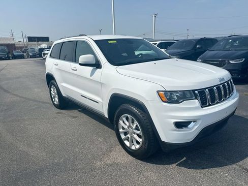 Certified 2021 Jeep Grand Cherokee Laredo w/ Security & Convenience Group AWD/4WD image 11