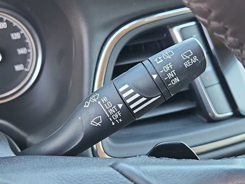 Used 2021 Buick Enclave Essence image 23