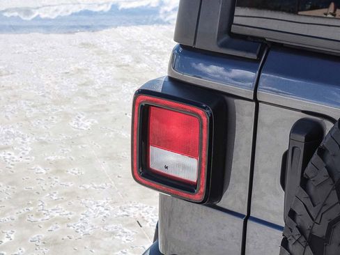 Used 2022 Jeep Wrangler Sport S image 7