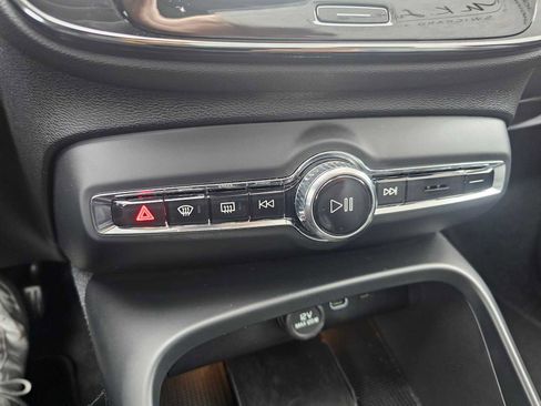 Certified 2025 Volvo XC40 B5 Core w/ Protection Package Premier image 34