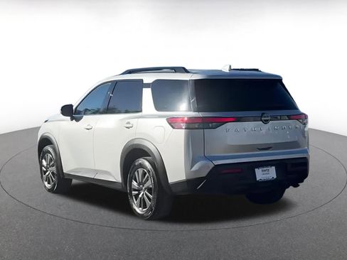 Used 2025 Nissan Pathfinder SV image 11