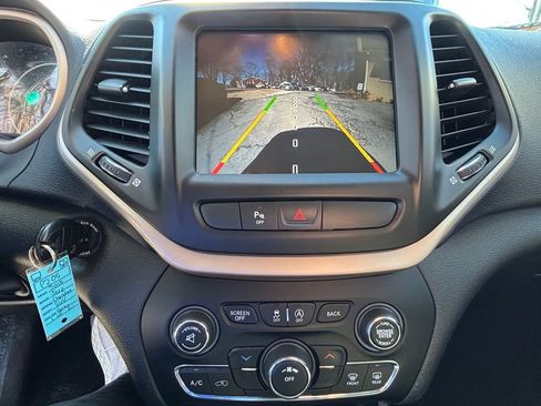 Used 2018 Jeep Cherokee Latitude image 14