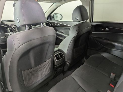 Used 2020 Kia Sorento LX image 19