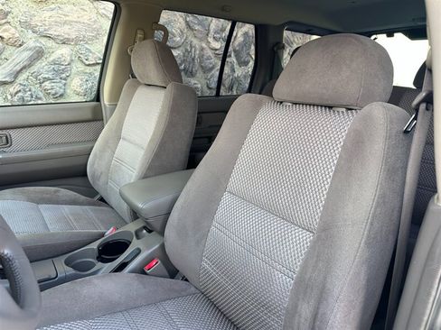 Used 2004 Nissan Pathfinder SE AWD/4WD image 14