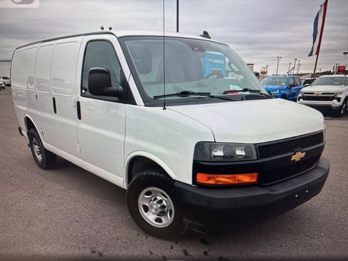 Used 2020 Chevrolet Express 2500 image 2