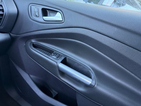 Used 2016 Ford Escape SE w/ Equipment Group 201A FWD image 16