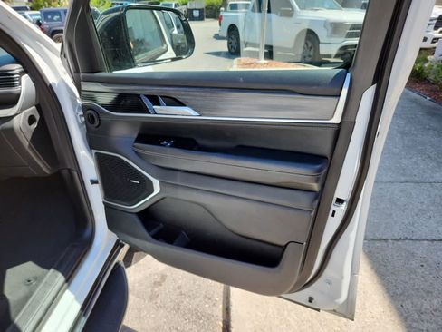 Used 2023 Jeep Wagoneer L Series II AWD/4WD image 22