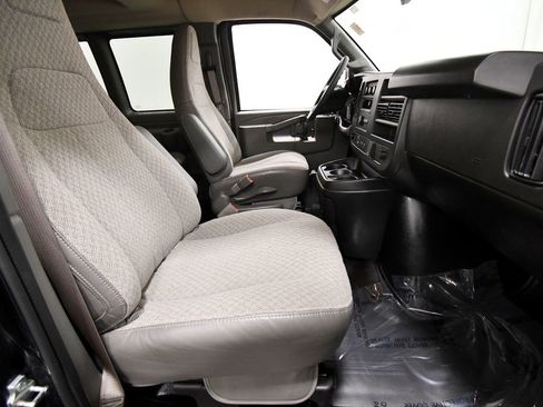 Used 2025 Chevrolet Express 3500 LS RWD image 15