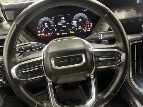 Used 2025 GMC Yukon Denali AWD/4WD image 4