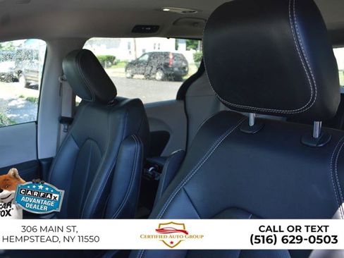 Used 2024 Chrysler Pacifica Touring-L FWD image 8